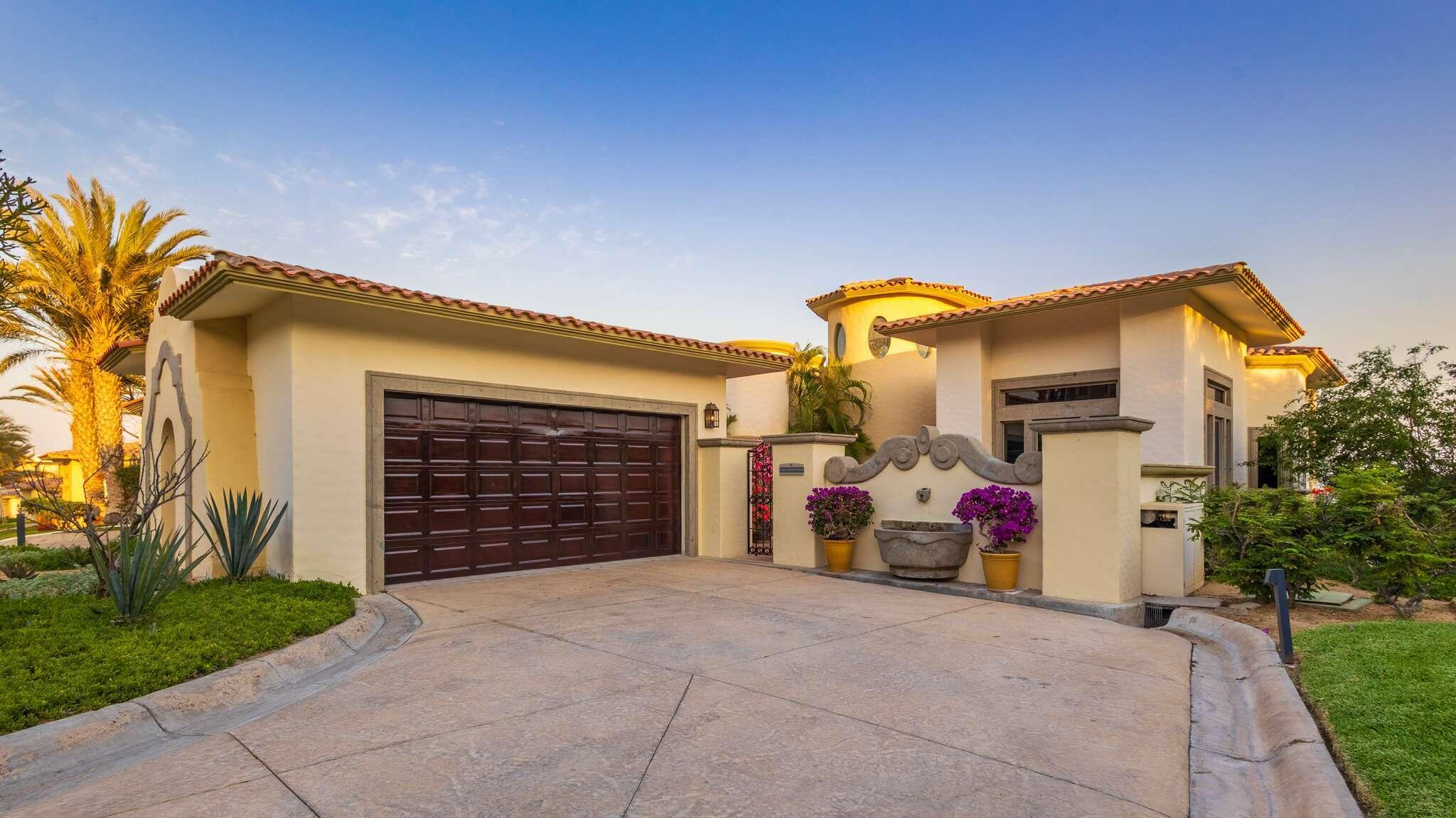 Cabo Golf Fundadores Experience the pinnacle of coastal living at Casa Bokke, a stunning contemporary estate perched directly on the 4th hole of the Jack Nicklaus Signature Ocean Course. This residence perfectly balances the lush greens of world-class golf with unobstructed, ocean for sale