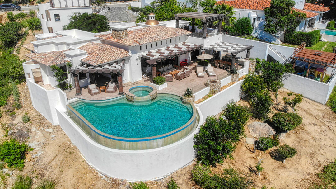 Cabo Golf El Altillo Looking for a large villa furnished with Cool Cabo designer décor, huge pool and deck with great for sale