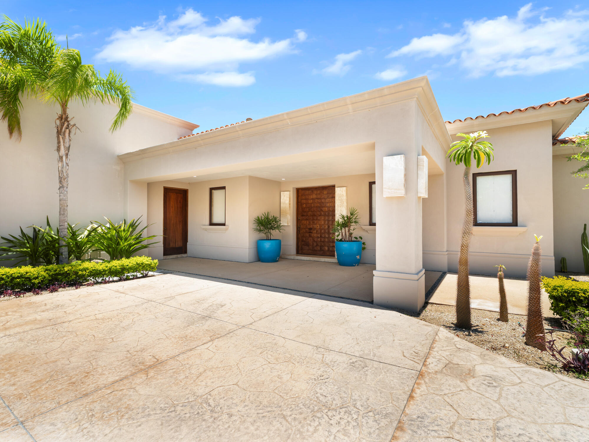 Cabo Golf El Altillo Searching for a spacious luxury villa with exceptional style, partial ocean and mountain for sale